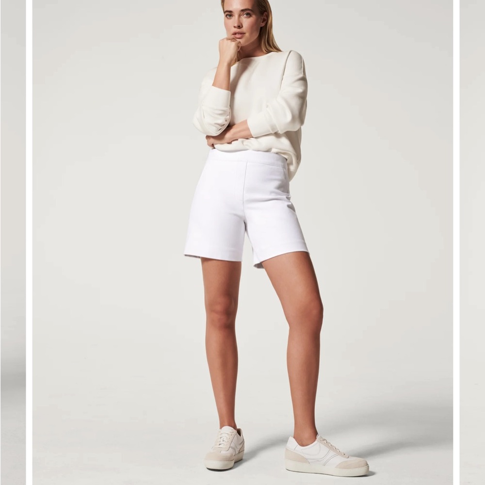 NWT SPANX On-the-Go Shorts Silver Linings technology Shorts classic white Small